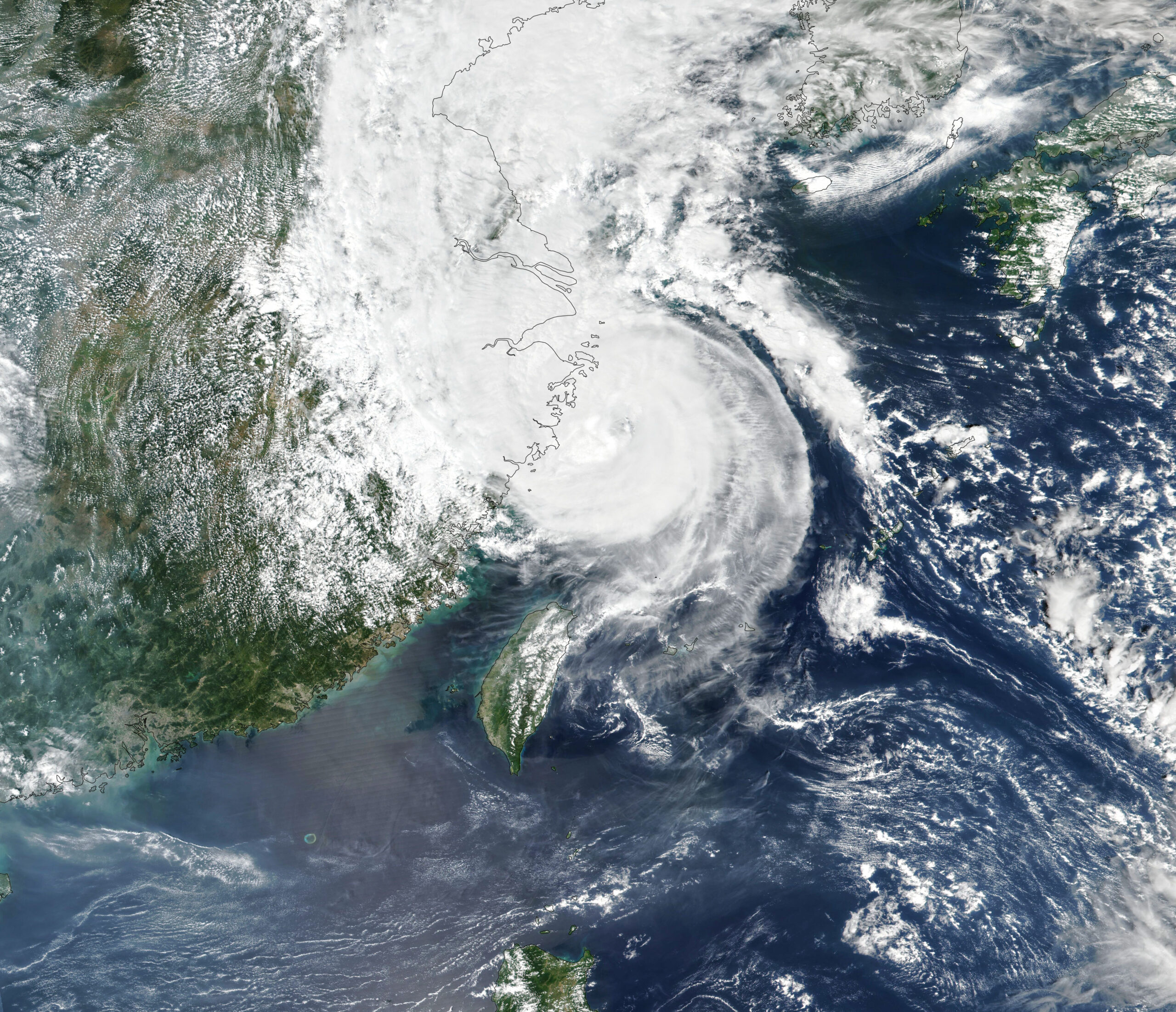 Typhoon Muifa makes landfall near Shanghai