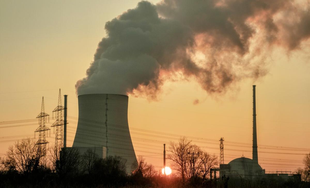 Airborne pollutants amplify the effects of climate change