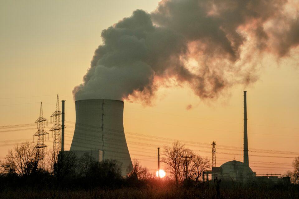 Airborne pollutants amplify the effects of climate change