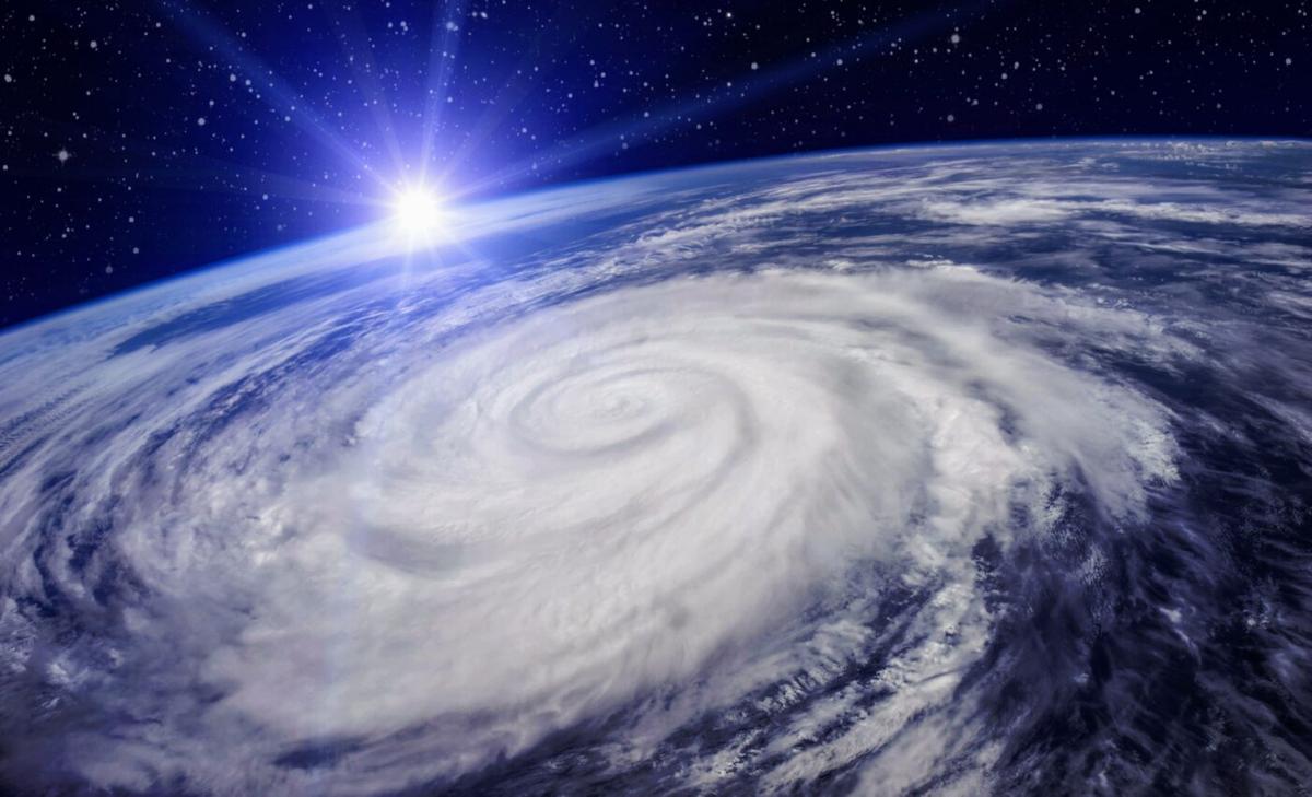Tropical cyclones fuel extreme heatwaves in their wake