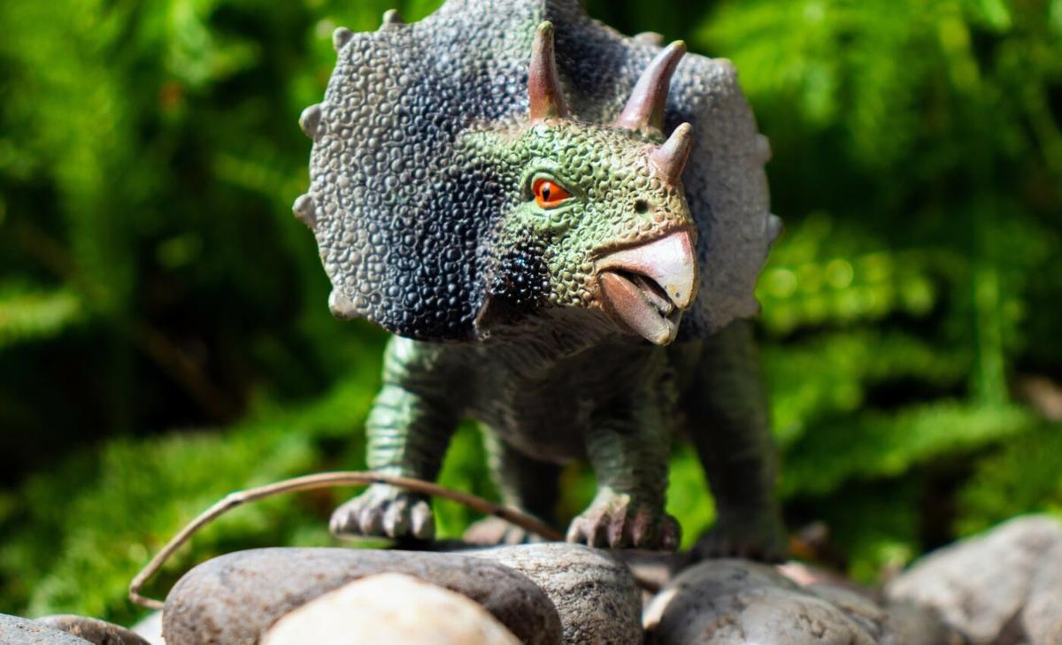 Dinosaurs' ability to adapt to new diets may explain their success