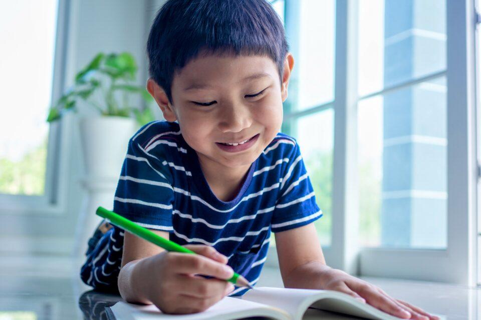 Children connect with the environment through story writing