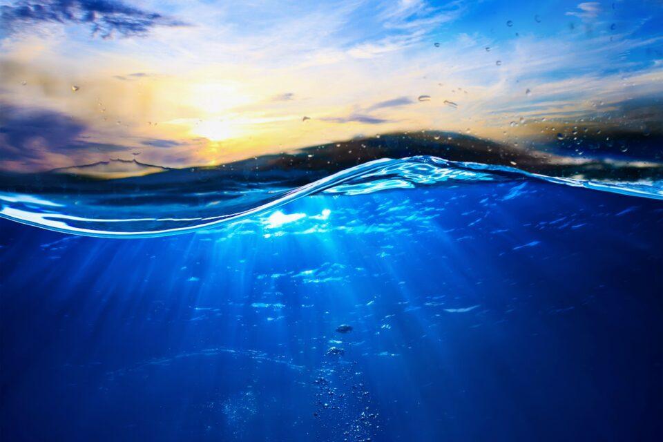 Removing carbon dioxide from seawater