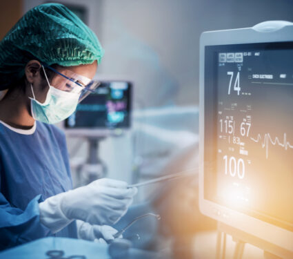 Team,Of,Doctors,Or,Surgeons,With,Electrocardiogram,Monitor,In,Hospital