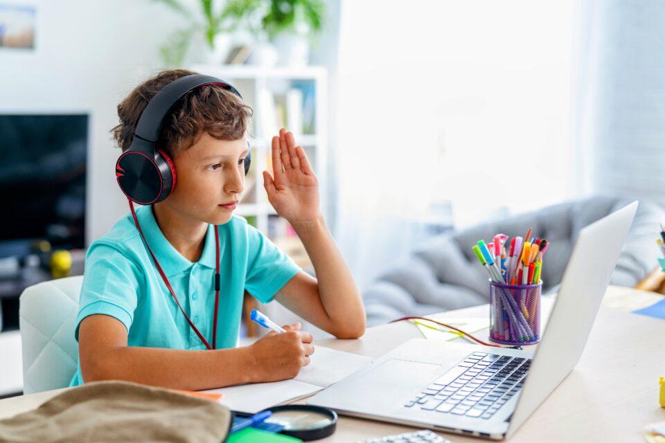 Social robots can help students stay focused