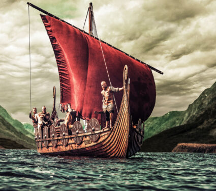 Group,Of,Vikings,Are,Floating,On,The,Sea,On,Drakkar
