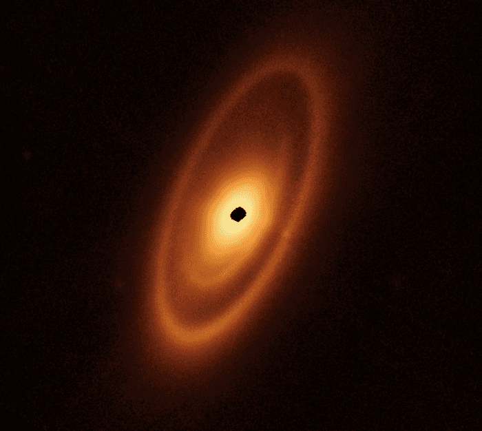 James Webb reveals the complexity of Fomalhaut's dust belts