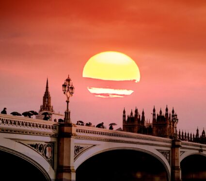 Big,Ben,And,Shining,Orange,Sun,Heat,Wave,In,London
