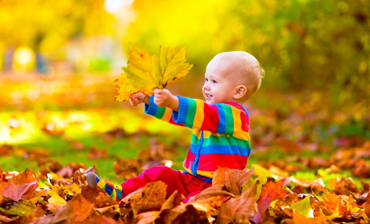Babies talk more when interacting with artificial objects than with things made by nature