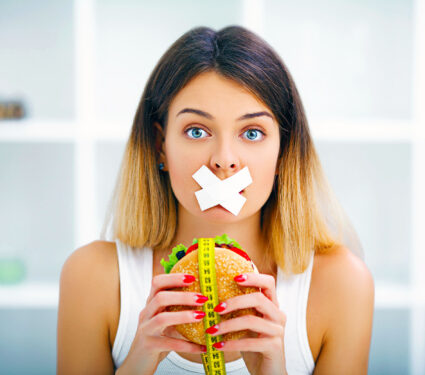 Diet.,Portrait,Woman,Wants,To,Eat,A,Burger,But,Stuck