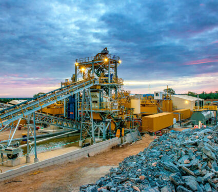 Mining.a,Large,Scale,Mining,Infrastructure,In,Australia,For,Gold,And