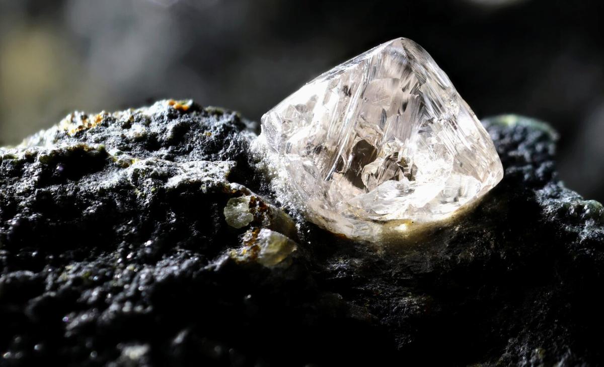 Diamonds hold clues about Earth's mysterious evolutionary tale