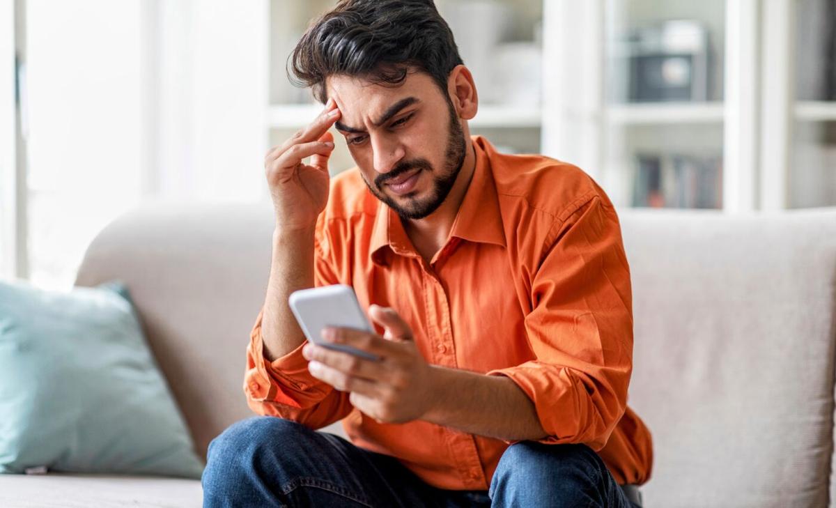 Men are less likely to share negative information about themselves
