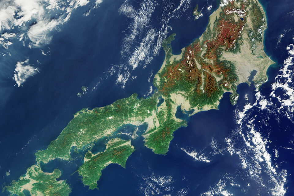 Fall colors emerge on the islands of Japan