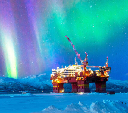 2023/11/arctic_aurora_oil-well_1medium.jpg