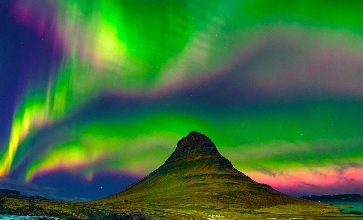 Auroras seen as far south as the equator in 1872 after largest known solar storm
