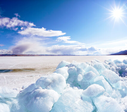 Ice,Floe,And,Sun,On,Winter,Baikal,Lake