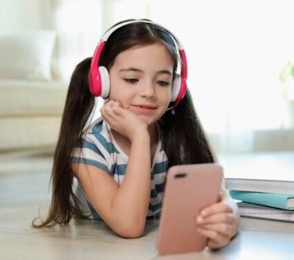 Children-headphones-risks.jpg
