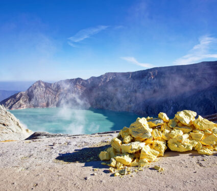 The,Sulfuric,Lake,Of,Kawah,Ijen,Vulcano,In,East,Java