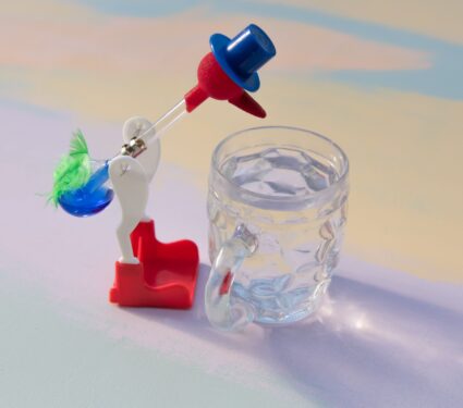 2024/03/drinking-bird-toy.jpg