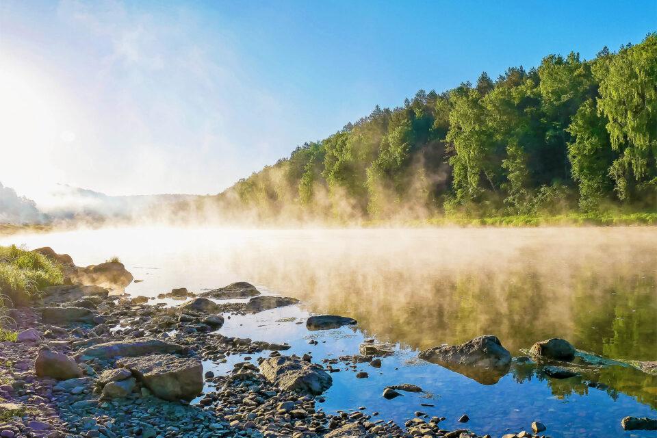 Paradigm shift: Light causes water evaporation without the need for heat