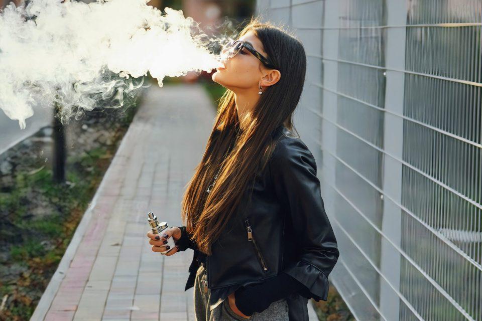 Electronic cigarettes with games: A dangerous innovation