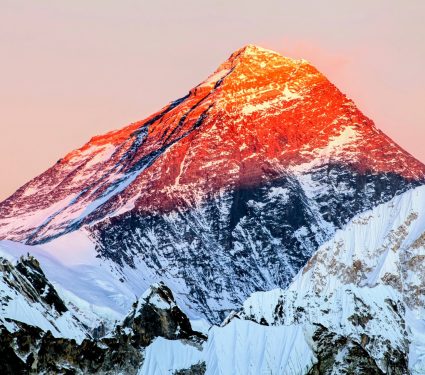 2024/09/Mount-Everest-taller.jpg