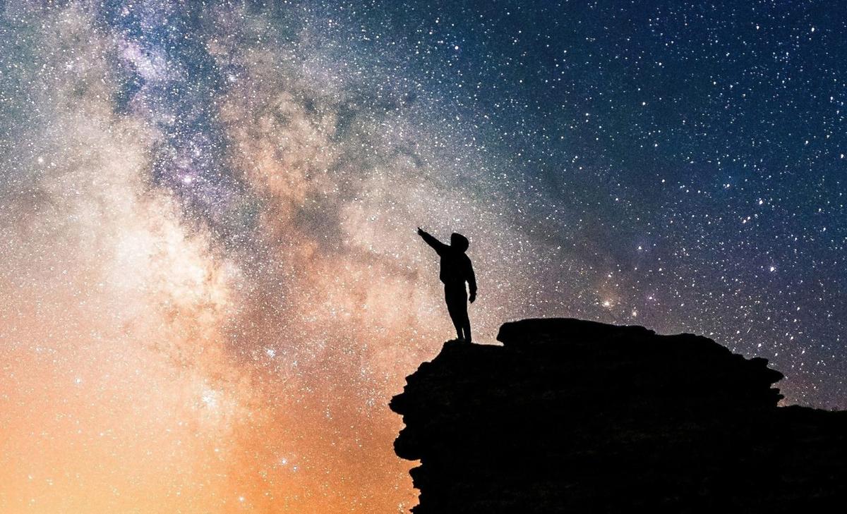 Fiery gas surrounds the Milky Way, but what is heating it?