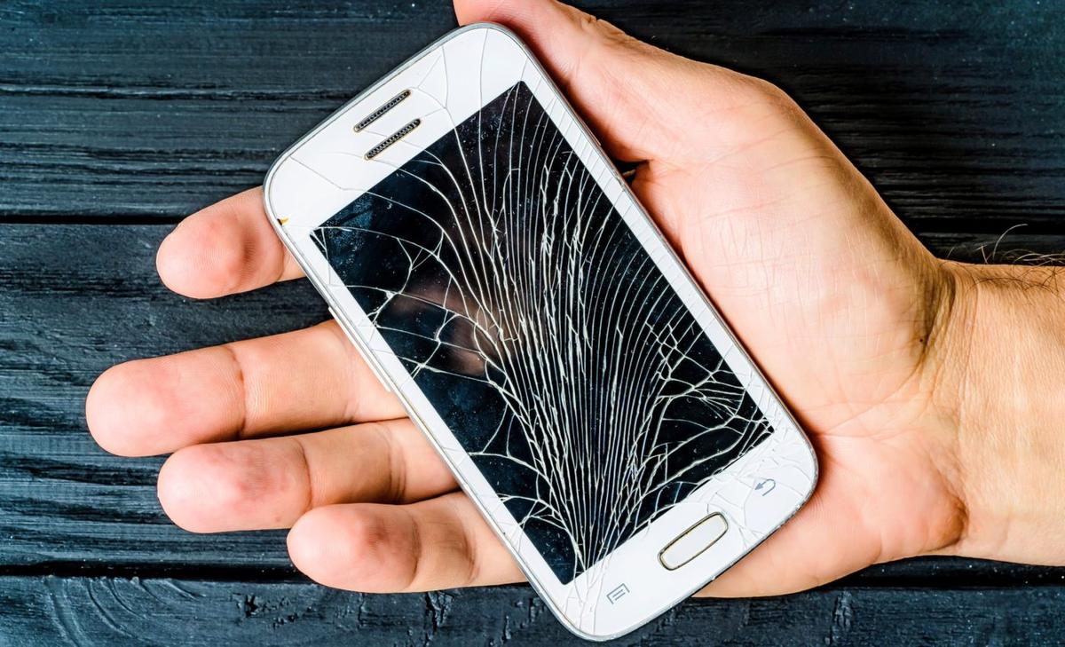 The secret to shatterproof glass lies in its atomic behavior