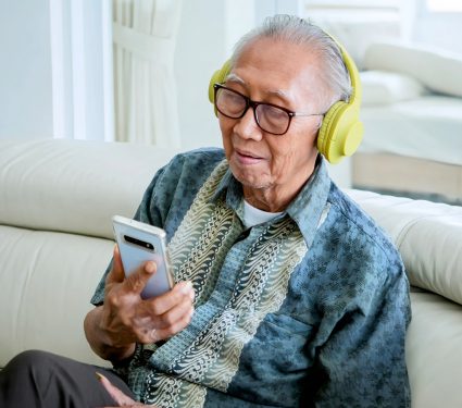 2024/12/Music-therapy-dementia.jpg