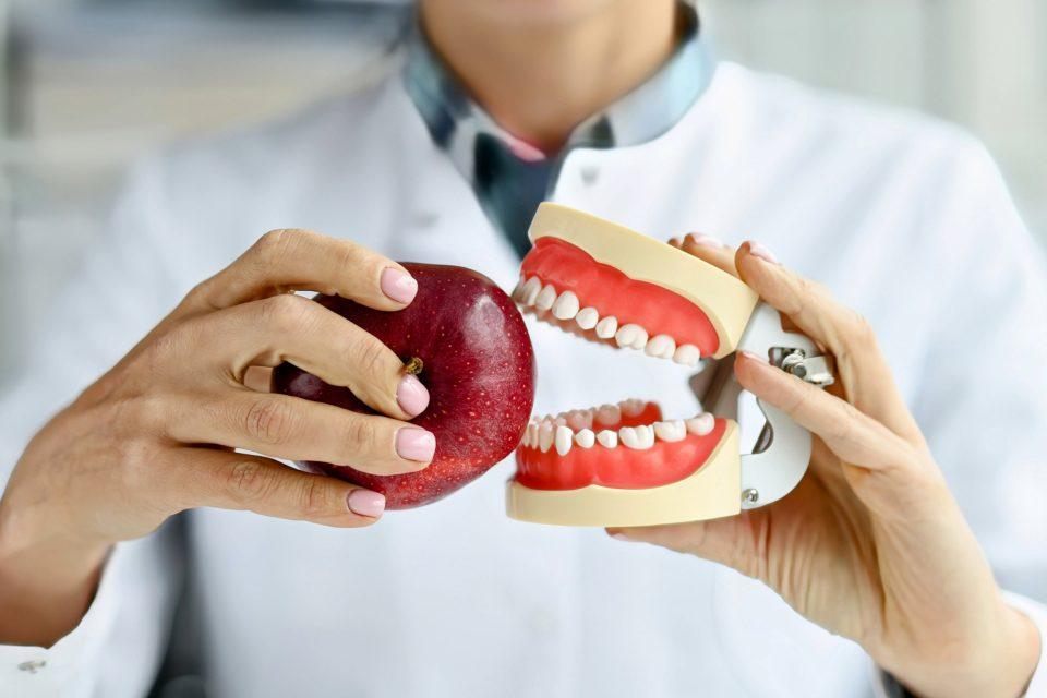 What happens to our teeth as we age? New details have emerged
