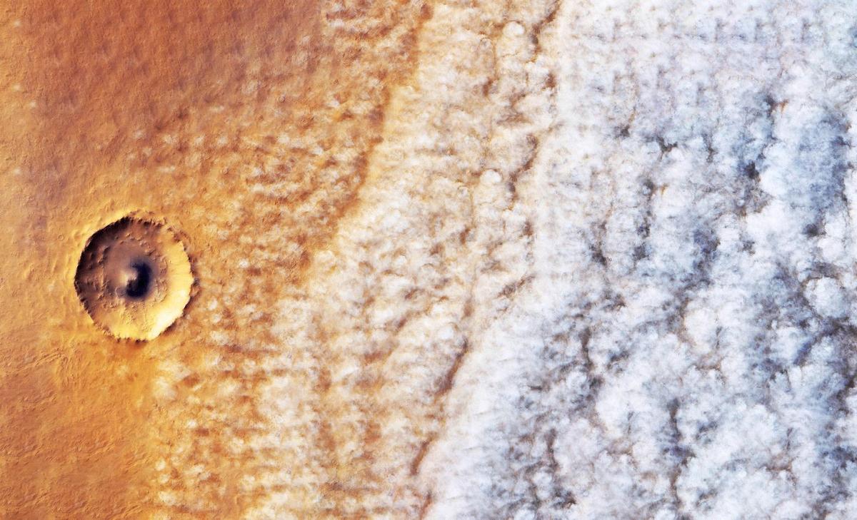 Martian phenomenon causes spectacular glowing clouds on the Red Planet