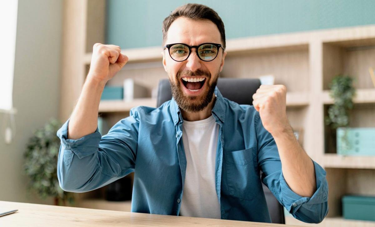 Humans and self-deception: How cheating ourselves can make us feel smarter