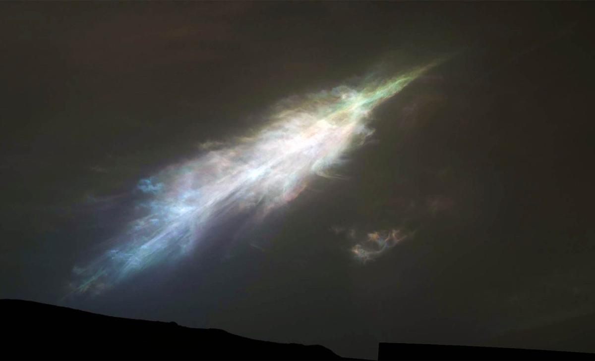 Martian skies have spectacular, glowing clouds at sunset