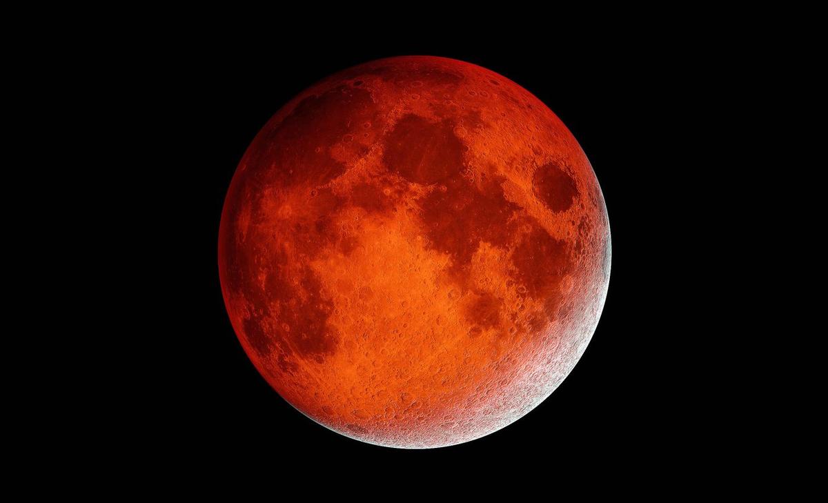 March 2025 stargazing: A red moon and a vanishing planet