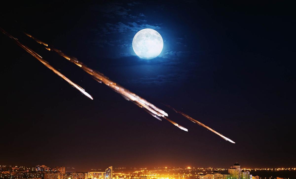 What's up in the night sky during the month of April 2025?