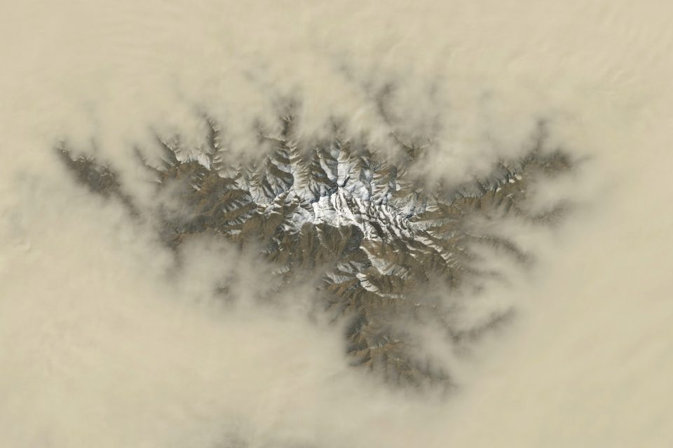 Blanket of dust covers China’s Tarim Basin