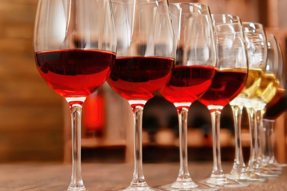 Hidden chemistry of wine: What actually shapes its texture?