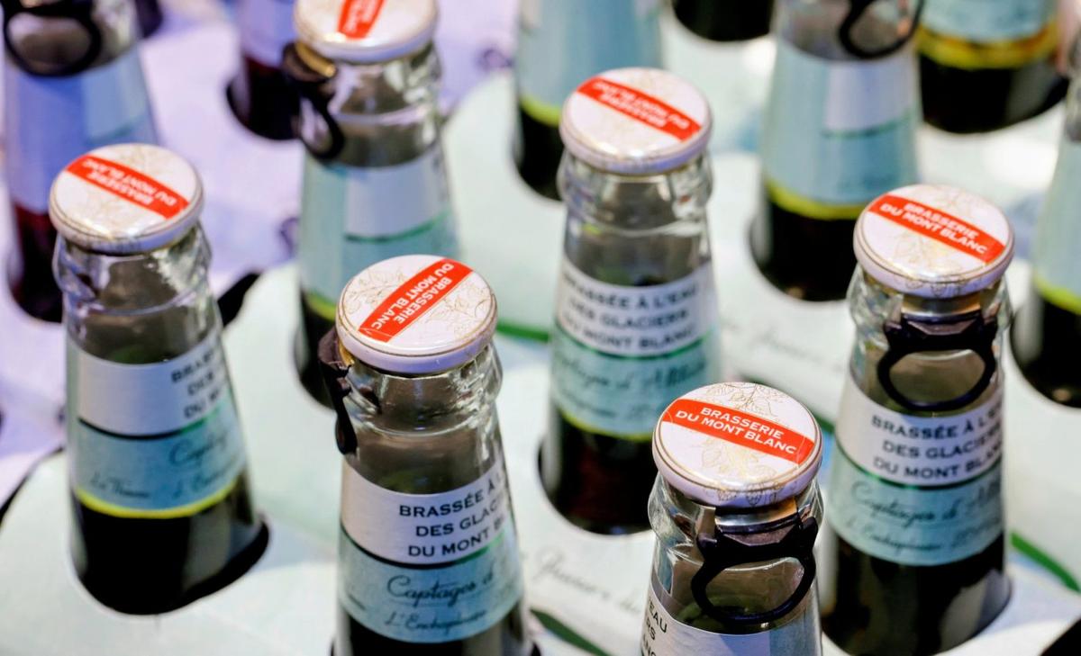 Glass bottles contain more microplastics than plastic containers