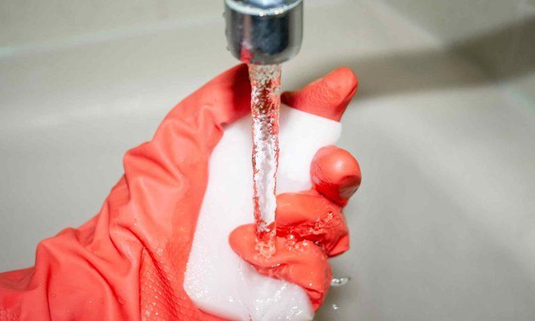 2025/07/sponge-contaminating-drinking-water.jpg