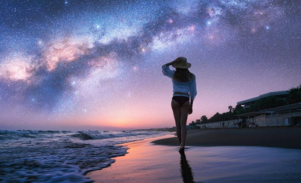 July 2025 skywatching: Bright planets and a summer constellation 