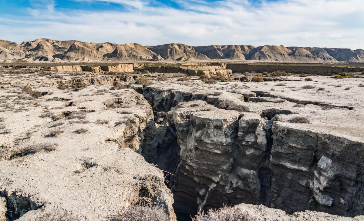 Cracked rocks power life deep on Earth - and possibly other planets