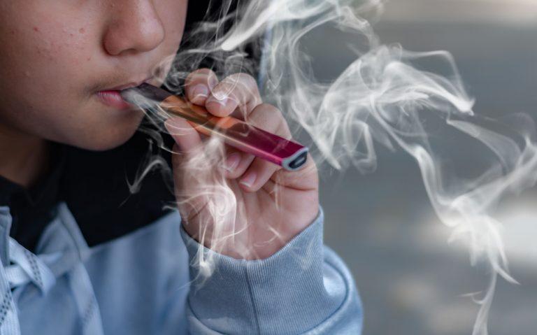 2025/07/teen-vaping-.jpg