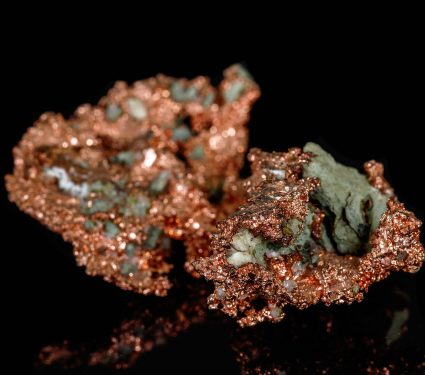 Macro,Stone,Metal,Metal,Copper,In,Rock,On,Black,Background