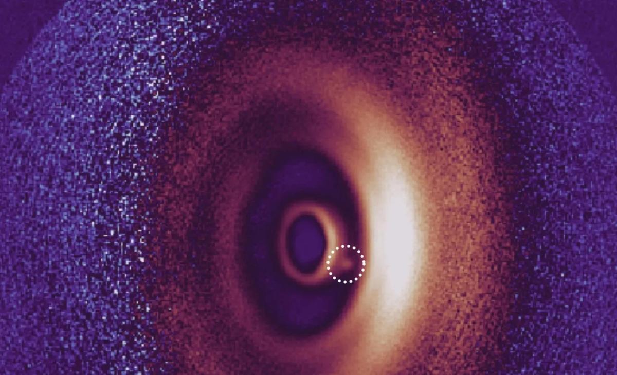 Newborn planet captured in the early stages after birth