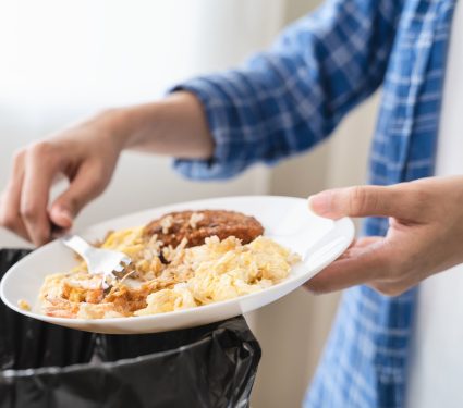 2025/10/Food-waste-plastic.jpg