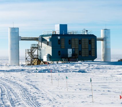 2025/10/icecube-neutrino-observatory_1m.jpg