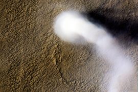 2025/10/mars-dust-devil_MRO_NASA_1m.jpg