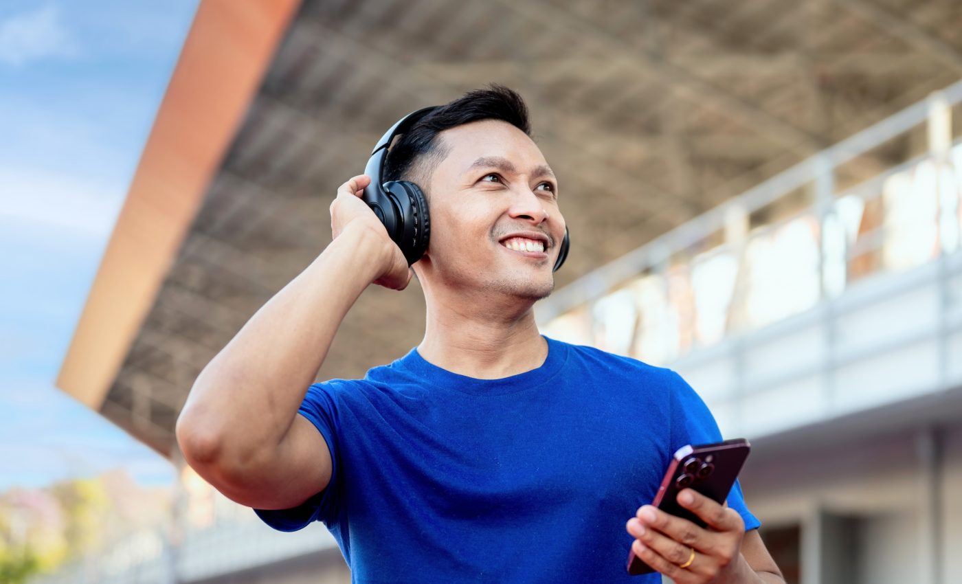 Hearing helps the brain stay in rhythm better than touch