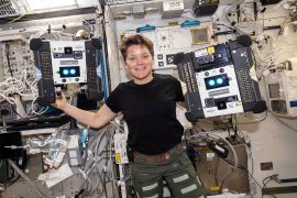 2025/10/astrobee-robot_iss-astronauts_NASA_1m.jpg